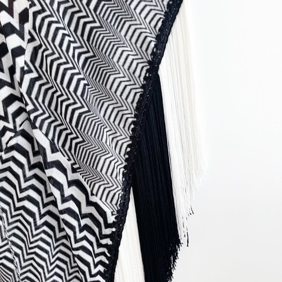 MISSONI MARE Greca Bicolor Fringe Coverup Poncho Striped Zigzag Black and White - Picture 9 of 14